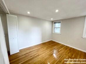 130 P St, Unit 1 in Boston, MA - Foto de edificio - Building Photo