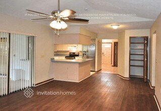 1060 Colony Arms Dr in Lakeland, FL - Building Photo - Building Photo