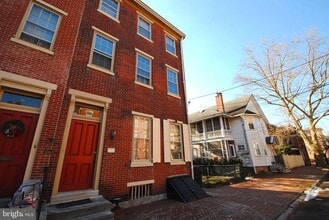 30 W Union St in Burlington, NJ - Building Photo - Building Photo