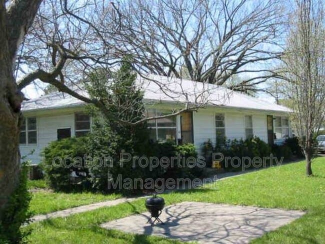 1824 Missouri St in Lawrence, KS - Building Photo - Building Photo