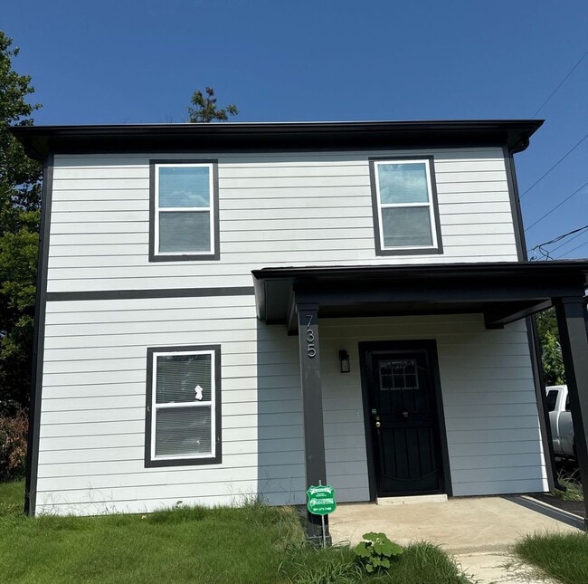 property at 735 N Dunlap St
