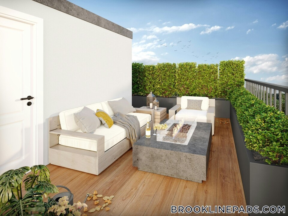 1578 Beacon St in Brookline, MA - Building Photo