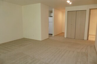 2244 13th Ave W-Unit -213 in Seattle, WA - Building Photo - Building Photo