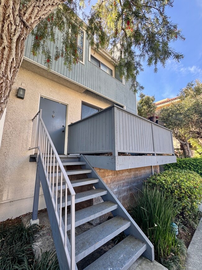 8176 Manitoba St in Playa Del Rey, CA - Foto de edificio - Building Photo