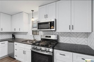 610 Vernon St in Taylor, TX - Foto de edificio - Building Photo