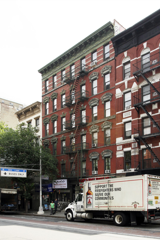 18-20 First Ave in New York, NY - Foto de edificio - Building Photo