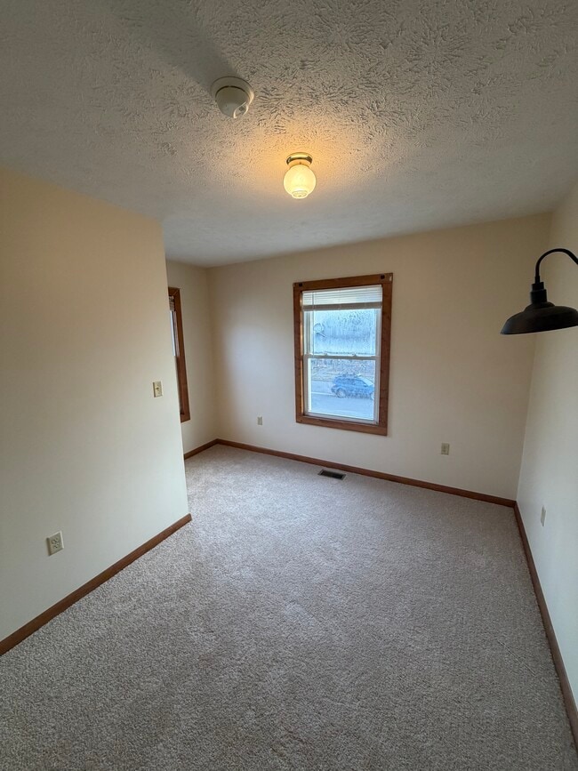 921 Walnut St, Unit B