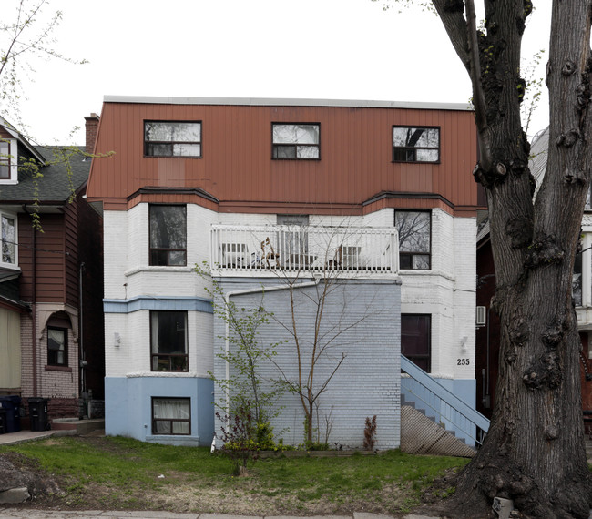 255 Dovercourt Rd in Toronto, ON - Building Photo - Building Photo