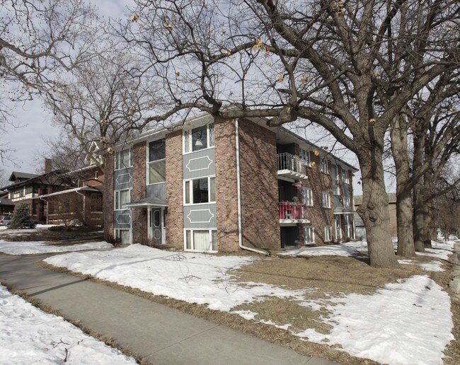 2144 B St in Lincoln, NE - Foto de edificio - Building Photo