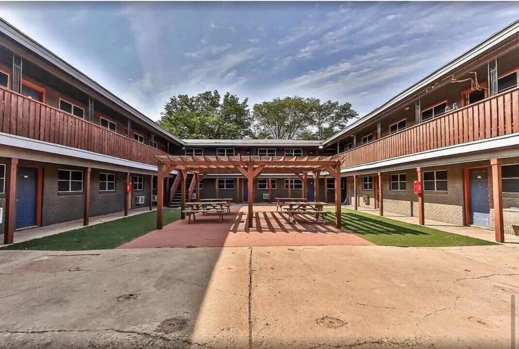 1809 14th St in Lubbock, TX - Building Photo