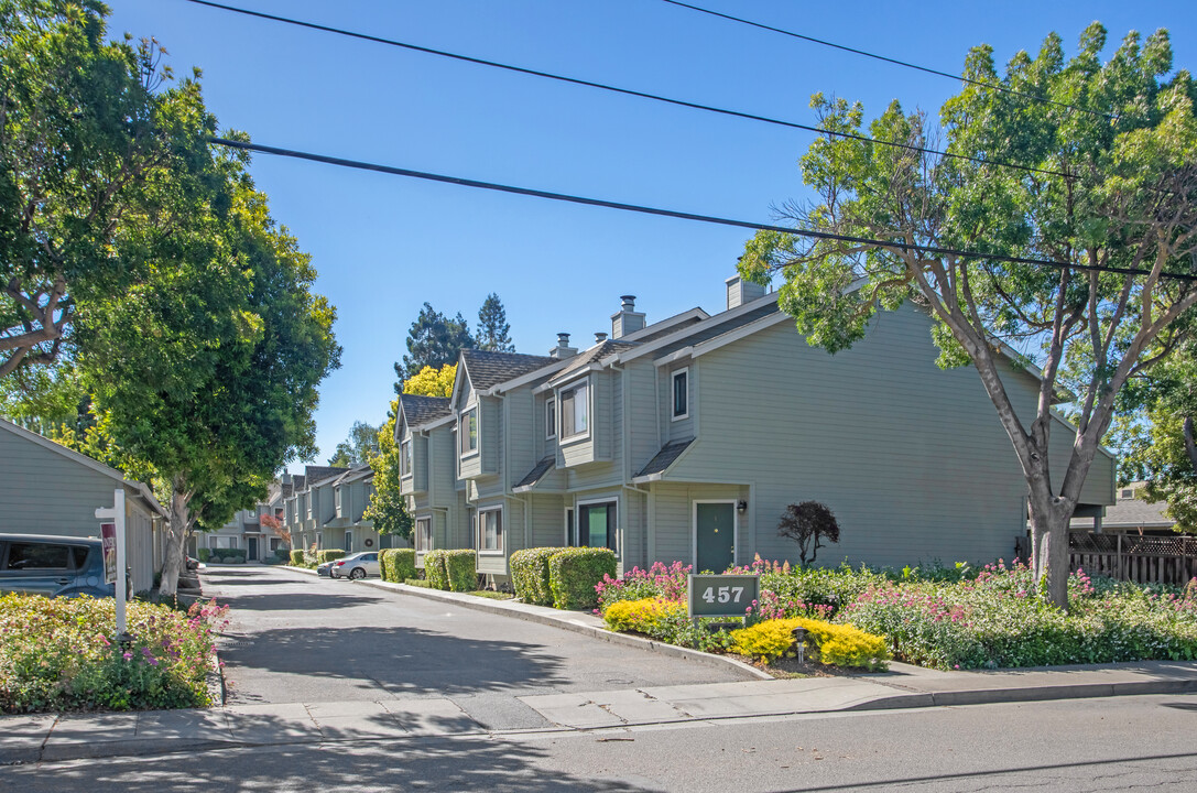 Sierra Vista Apartments in Mountain View, CA - Building Photo