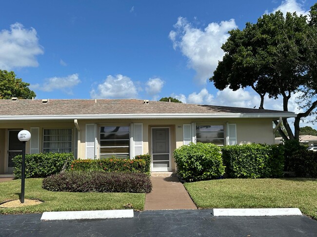 8871 Warwick Dr in Boca Raton, FL - Foto de edificio - Building Photo