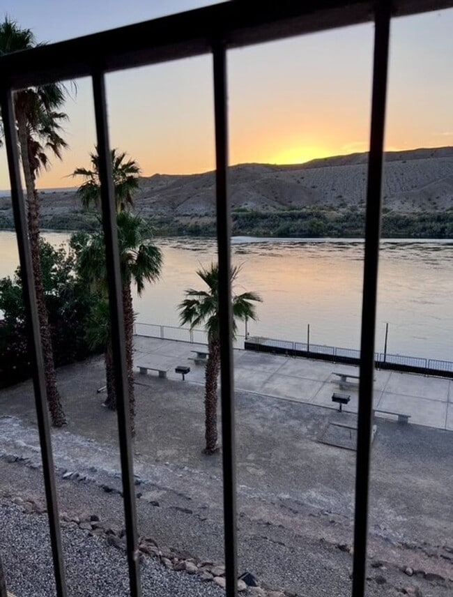 1611 AZ-95 in Bullhead City, AZ - Building Photo - Building Photo