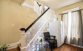 829 N Walnut St, Unit 1 in Lansing, MI - Building Photo - Building Photo
