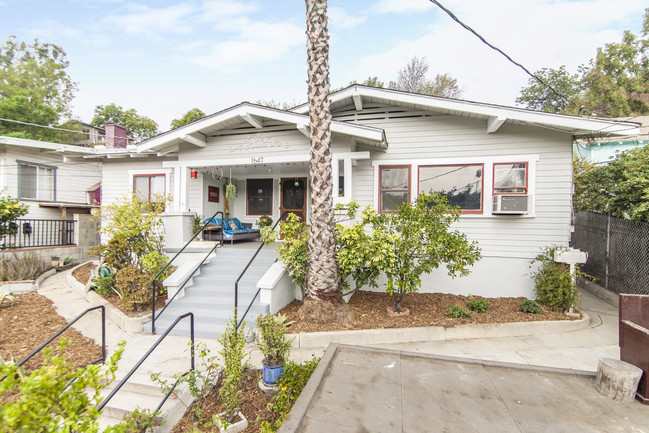 1645 - 1647 Lucretia Ave in Los Angeles, CA - Building Photo - Building Photo