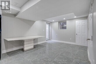 1238 Playter Pl in Oakville, ON - Building Photo - Building Photo