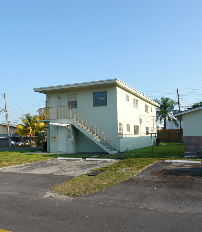 3651 SW 13 Ct in Fort Lauderdale, FL - Foto de edificio - Building Photo