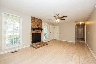 702 Valley Green Dr in Smyrna, TN - Building Photo - Building Photo
