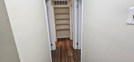 8416 Fuerte Ct in Alexandria, VA - Foto de edificio - Building Photo