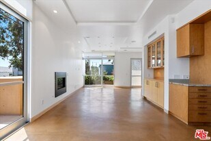 2301 10th St in Santa Monica, CA - Building Photo