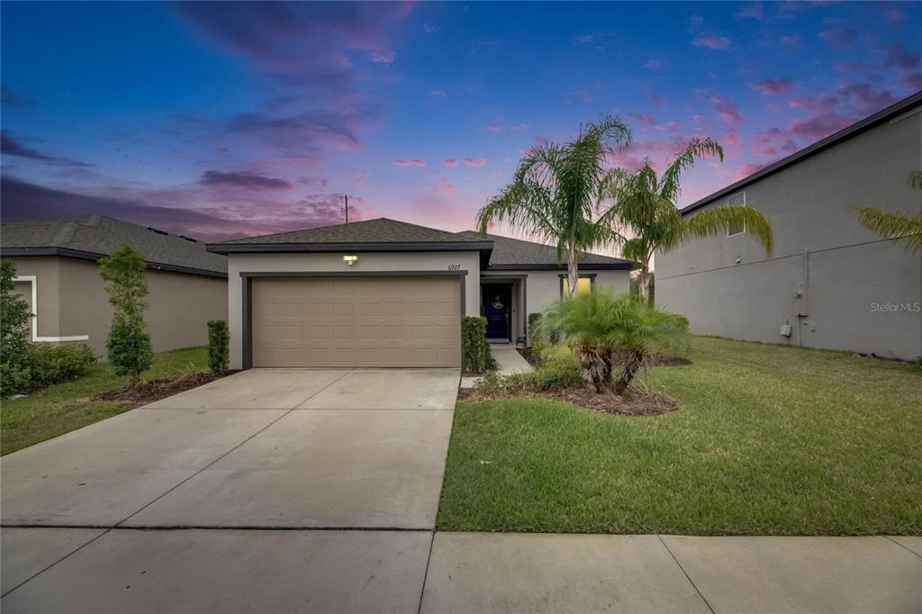 6927 Shelby Lynn Way in Zephyrhills, FL - Building Photo