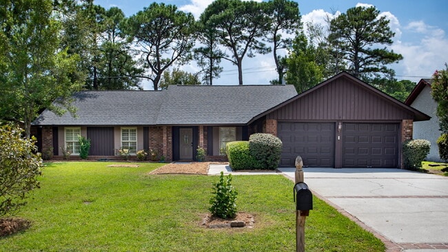 5 Dorchester Ct in Savannah, GA - Building Photo - Building Photo