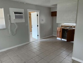 1645 Linwood Ave in Alva, FL - Building Photo - Building Photo
