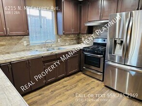 6215 N McCaffrey Ave in Fresno, CA - Building Photo - Building Photo