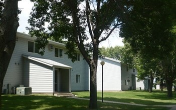 Willow Creek Apartments in Watertown, SD - Building Photo - Building Photo