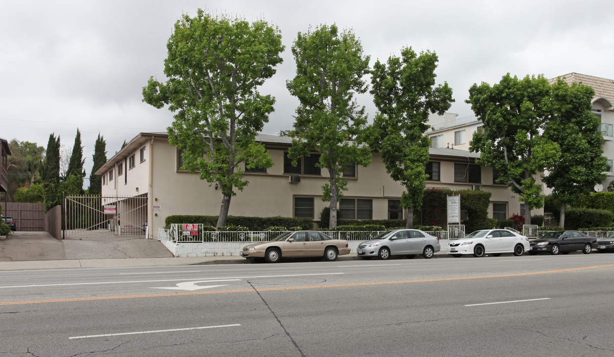 Woodman Villas in Sherman Oaks, CA - Building Photo