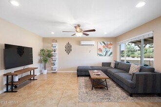 8201 E Montecito Ave in Scottsdale, AZ - Building Photo - Building Photo