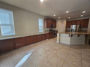 339 Applegate Dr in Oakdale, CA - Building Photo - Building Photo