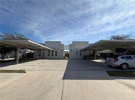 1309 Alta Vista Dr, Unit 4 in Progreso Lakes, TX - Building Photo