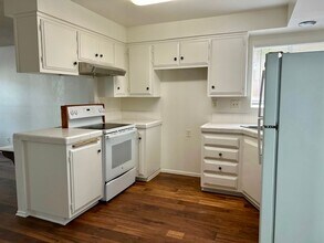 526 Myrtle Ave-Unit -Unit B in Santa Barbara, CA - Building Photo - Building Photo