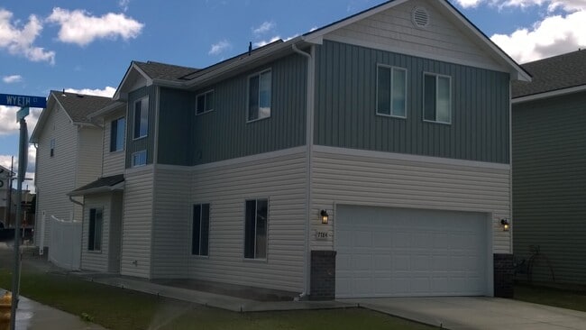 7761-7784 Wyeth Ct in Coeur d'Alene, ID - Building Photo - Building Photo