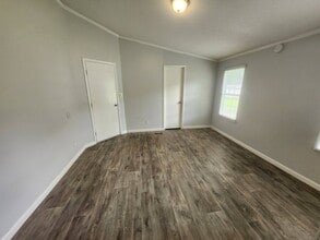 76 Thompson Cir in Youngsville, NC - Foto de edificio - Building Photo