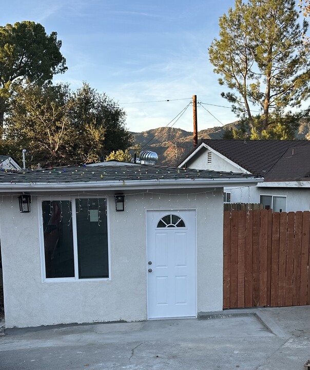 3054 Stevens St in La Crescenta, CA - Foto de edificio