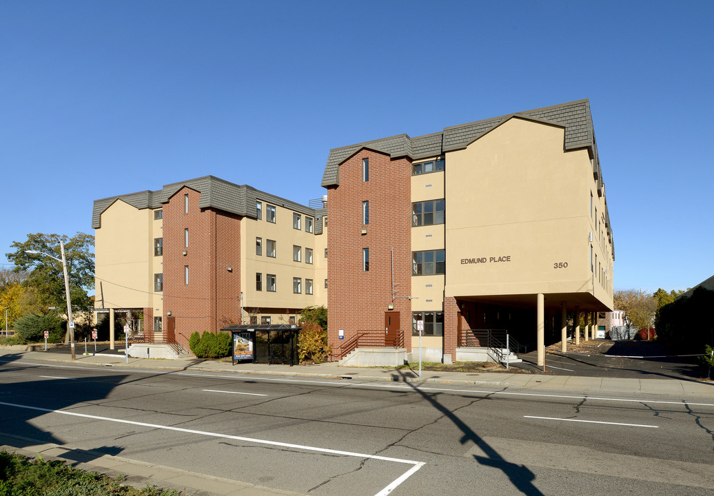 Edmund Place in East Providence, RI - Building Photo