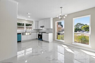 10603 Highland Woods Dr in Sugar Land, TX - Building Photo - Building Photo