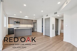 5717 Carlton Way in Los Angeles, CA - Foto de edificio - Building Photo