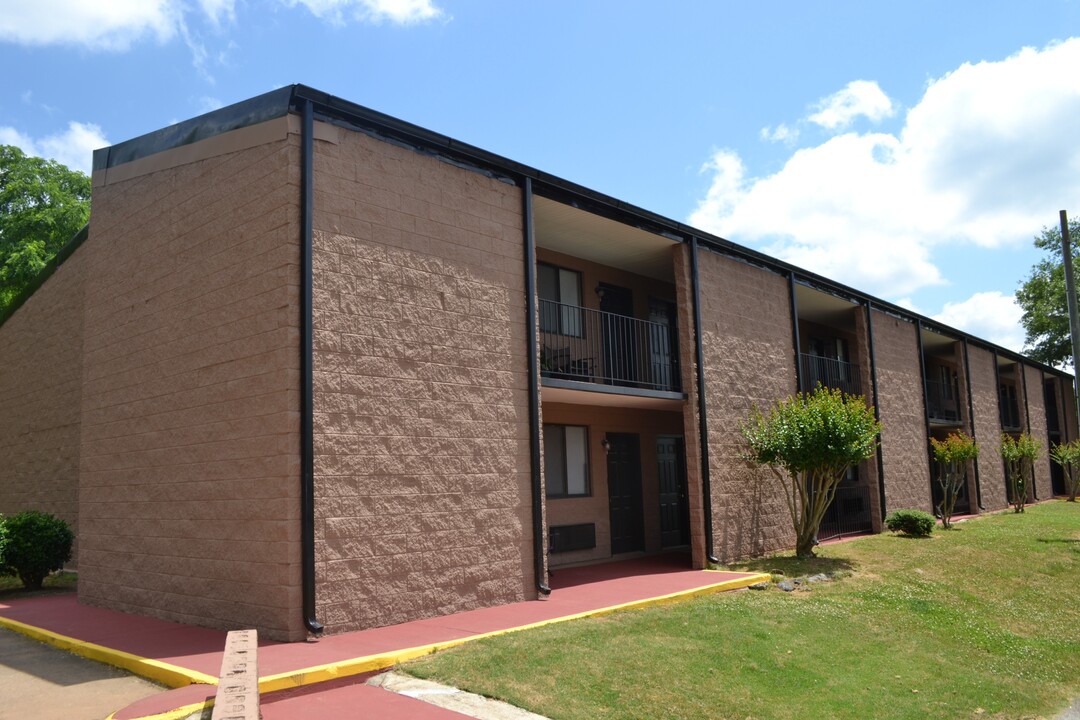 The Hill Apartment Complex in Athens, GA - Building Photo