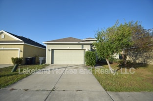 823 Krenson Woods Ln in Lakeland, FL - Building Photo