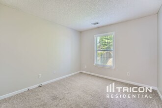 570 Lullingstone Dr SE in Marietta, GA - Building Photo - Building Photo