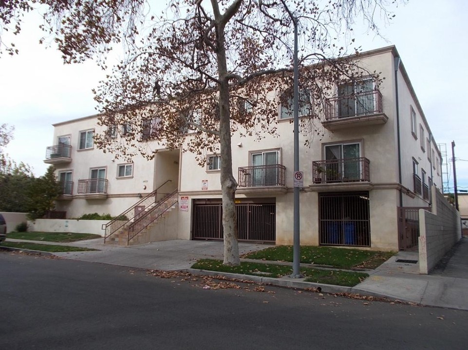 The Vose Condos in Van Nuys, CA - Building Photo