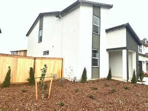 10083 Windage Way in Sacramento, CA - Foto de edificio - Building Photo