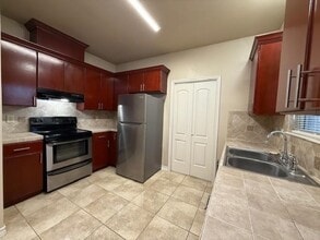 710 Alta Vista Dr in Laredo, TX - Building Photo - Building Photo