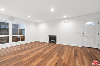 2508 Arizona Ave in Santa Monica, CA - Building Photo - Building Photo