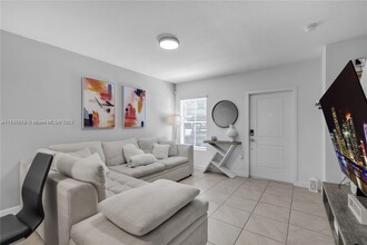 496 NE 4th Ln in Florida City, FL - Building Photo - Building Photo