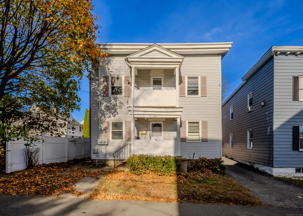 54 Clairmont Ave in Waterbury, CT - Building Photo