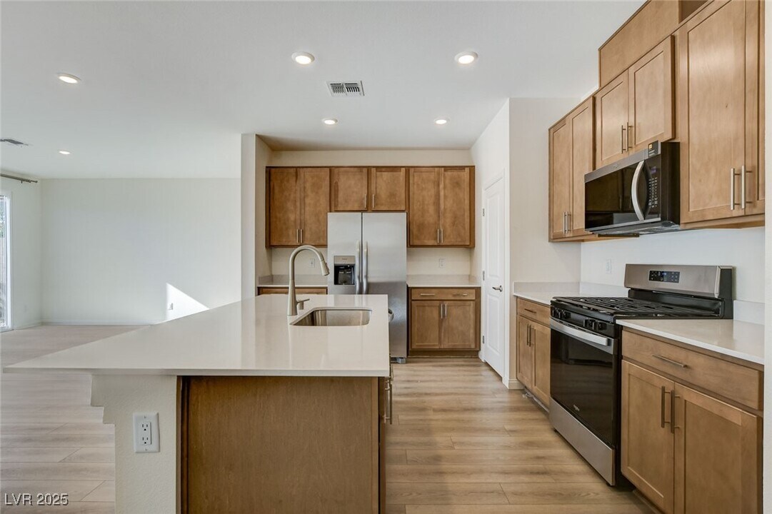 10039 Sir Atlas Ct in Las Vegas, NV - Building Photo